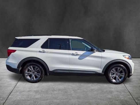 Used 2022 Ford Explorer XLT w/ Equipment Group 202A RWD image 3