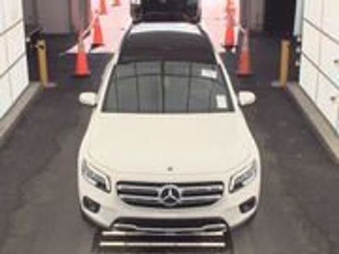 Used 2022 Mercedes-Benz GLB 250 w/ Premium Package Lite image 2