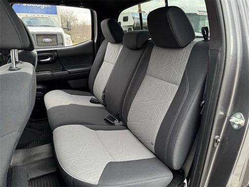 Used 2020 Toyota Tacoma TRD Sport w/ Technology Package image 27