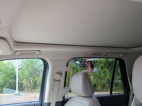 Used 2024 Ford Expedition Limited image 12