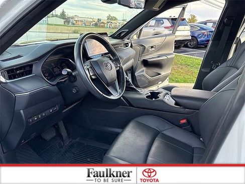 Used 2023 Toyota Venza Limited image 9