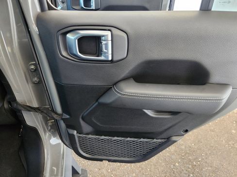 Used 2022 Jeep Wrangler Unlimited Sahara w/ Cold Weather Group image 19