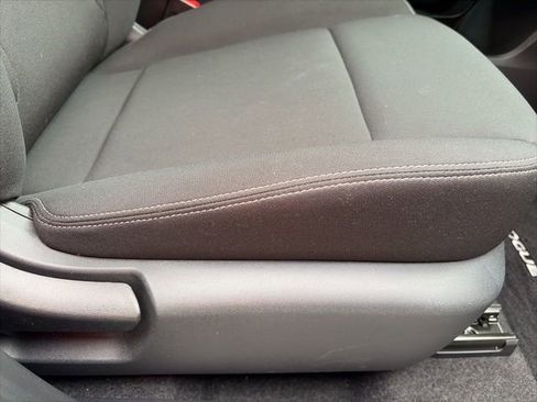 Used 2025 Nissan Rogue S image 22