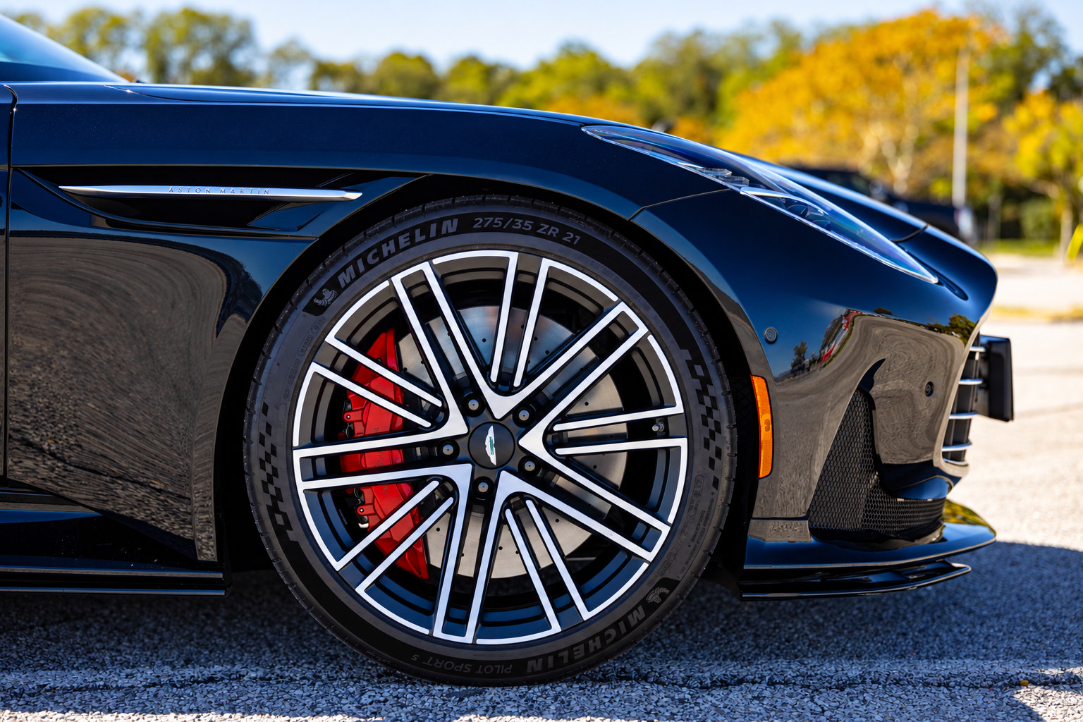 Used 2024 Aston Martin DB12 Convertible RWD image 19