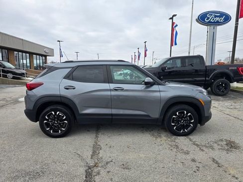 Used 2022 Chevrolet TrailBlazer LT image 2