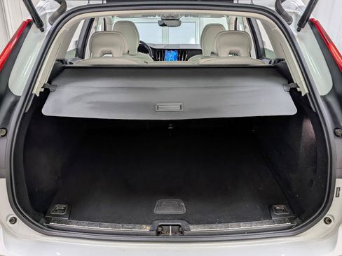 Used 2022 Volvo XC60 B5 Momentum AWD/4WD image 19
