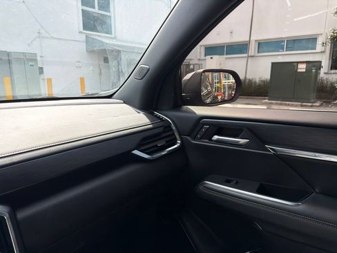 Used 2025 GMC Acadia Elevation w/ Black Edition FWD image 21