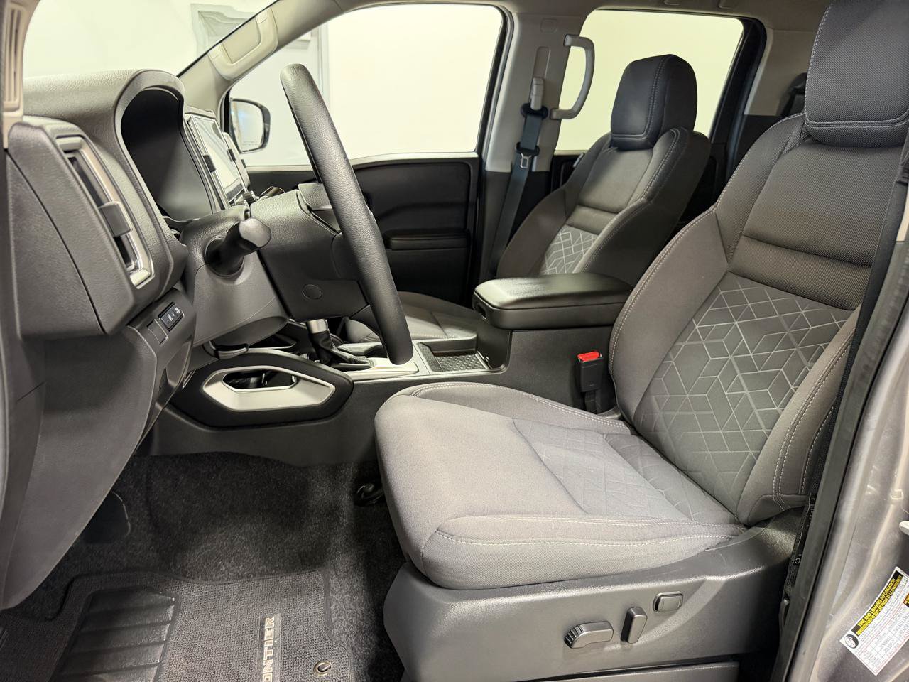 Used 2025 Nissan Frontier SV AWD/4WD image 12
