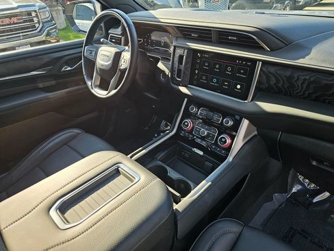 Used 2024 GMC Yukon Denali w/ Advanced Technology Package AWD/4WD image 10