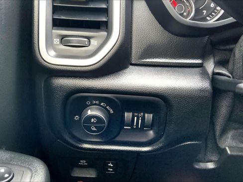 Used 2019 RAM 1500 Big Horn image 32