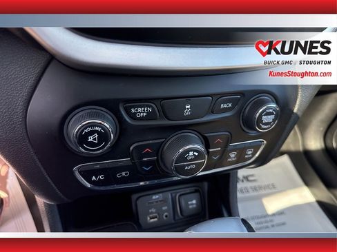 Used 2016 Jeep Cherokee Limited AWD/4WD image 31