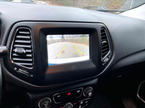 Used 2019 Jeep Compass Latitude w/ Cold Weather Group image 33