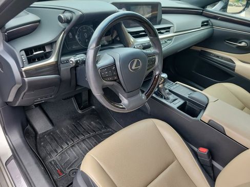 Used 2019 Lexus ES 350 w/ Premium Package FWD image 4