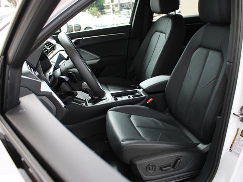 Certified 2025 Audi Q3 2.0T Premium w/ Convenience Plus Package AWD/4WD image 13