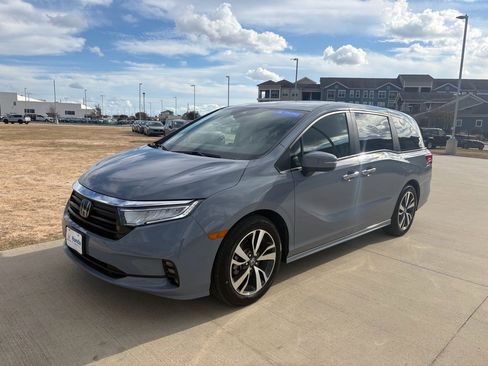 Certified 2024 Honda Odyssey Touring image 4