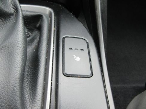 Used 2015 Hyundai Santa Fe GLS image 29