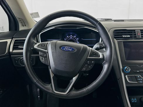 Used 2020 Ford Fusion SE w/ Equipment Group 151A FWD image 18