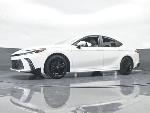 Used 2026 Toyota Camry SE w/ Convenience Package image 63