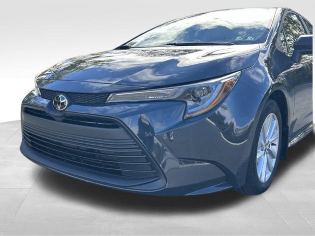 Used 2024 Toyota Corolla LE w/ LE Convenience Package FWD image 3