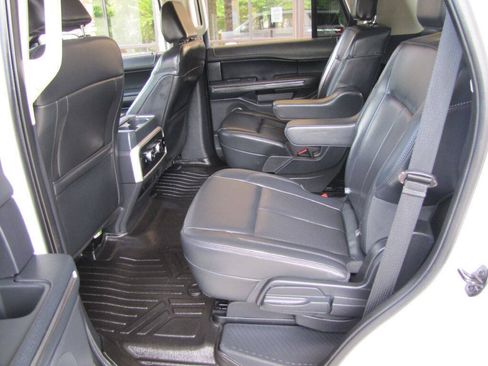 Used 2022 Ford Expedition XLT RWD image 18