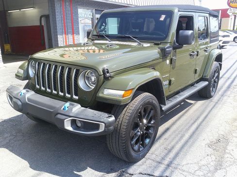 Used 2022 Jeep Wrangler Sahara image 12