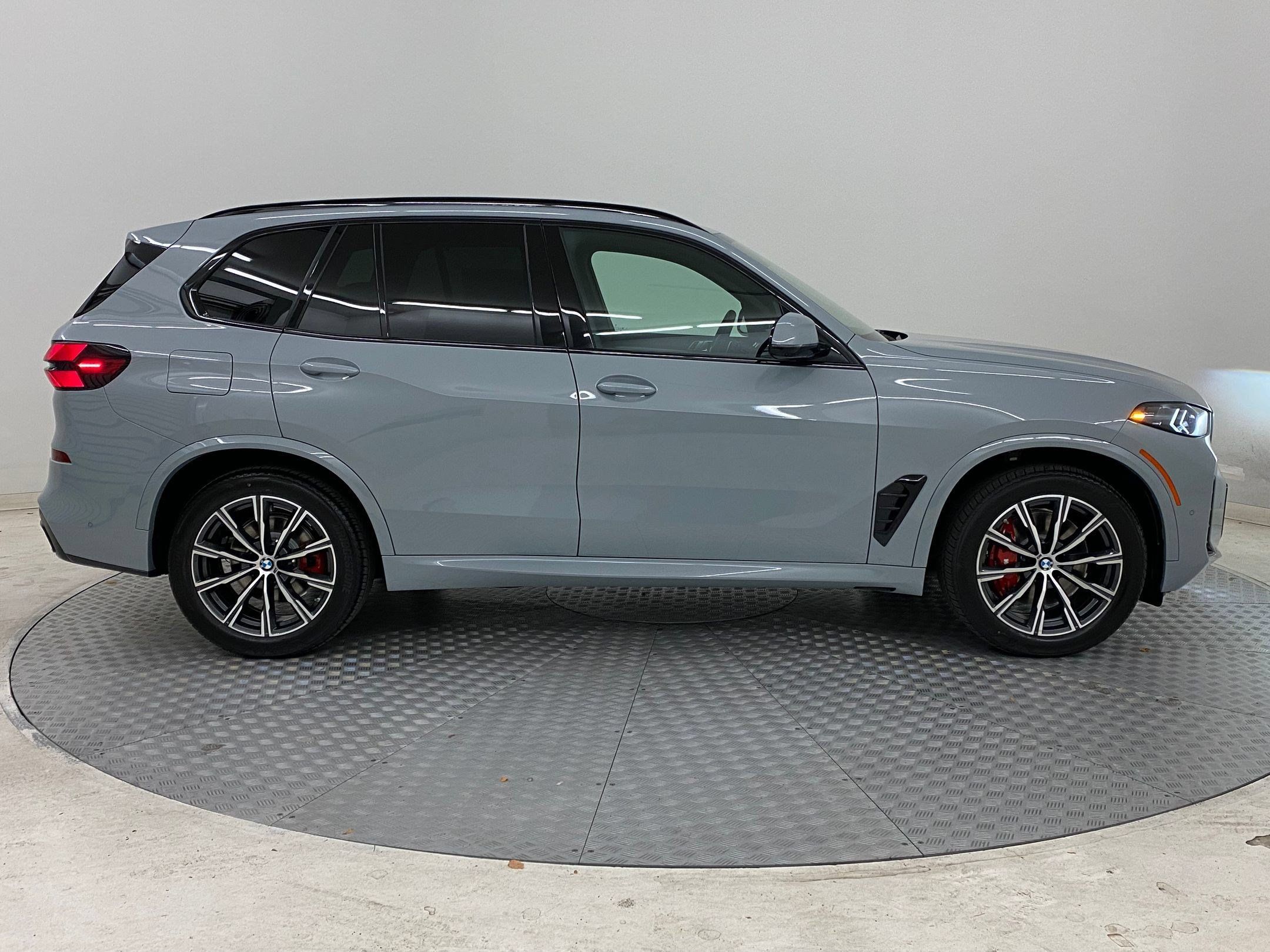 Used 2026 BMW X5 xDrive40i w/ M Sport Package AWD/4WD image 7