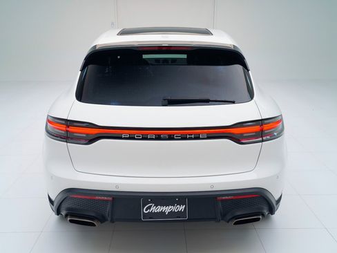 Used 2022 Porsche Macan image 10