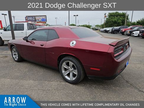 Used 2021 Dodge Challenger SXT w/ Driver Convenience Group RWD image 8
