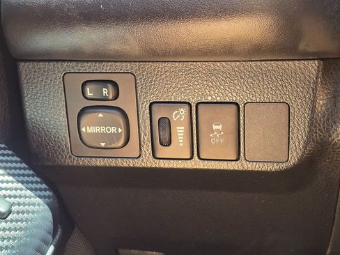 Used 2014 Toyota RAV4 XLE FWD image 40