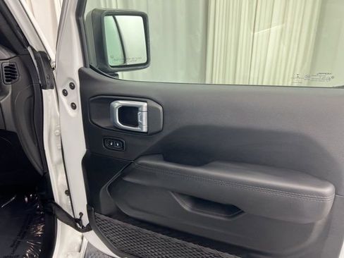 Used 2021 Jeep Wrangler Unlimited Sahara image 18