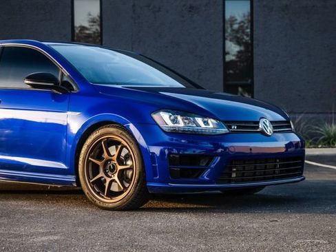 Used 2015 Volkswagen Golf R 4-Door image 38