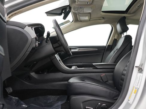 Used 2019 Ford Fusion SEL FWD image 22
