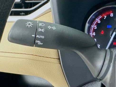 Used 2025 Toyota RAV4 XLE AWD/4WD image 12