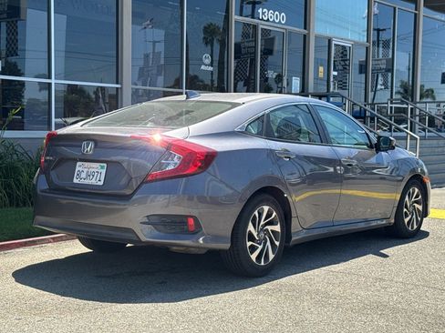 Used 2018 Honda Civic EX image 5