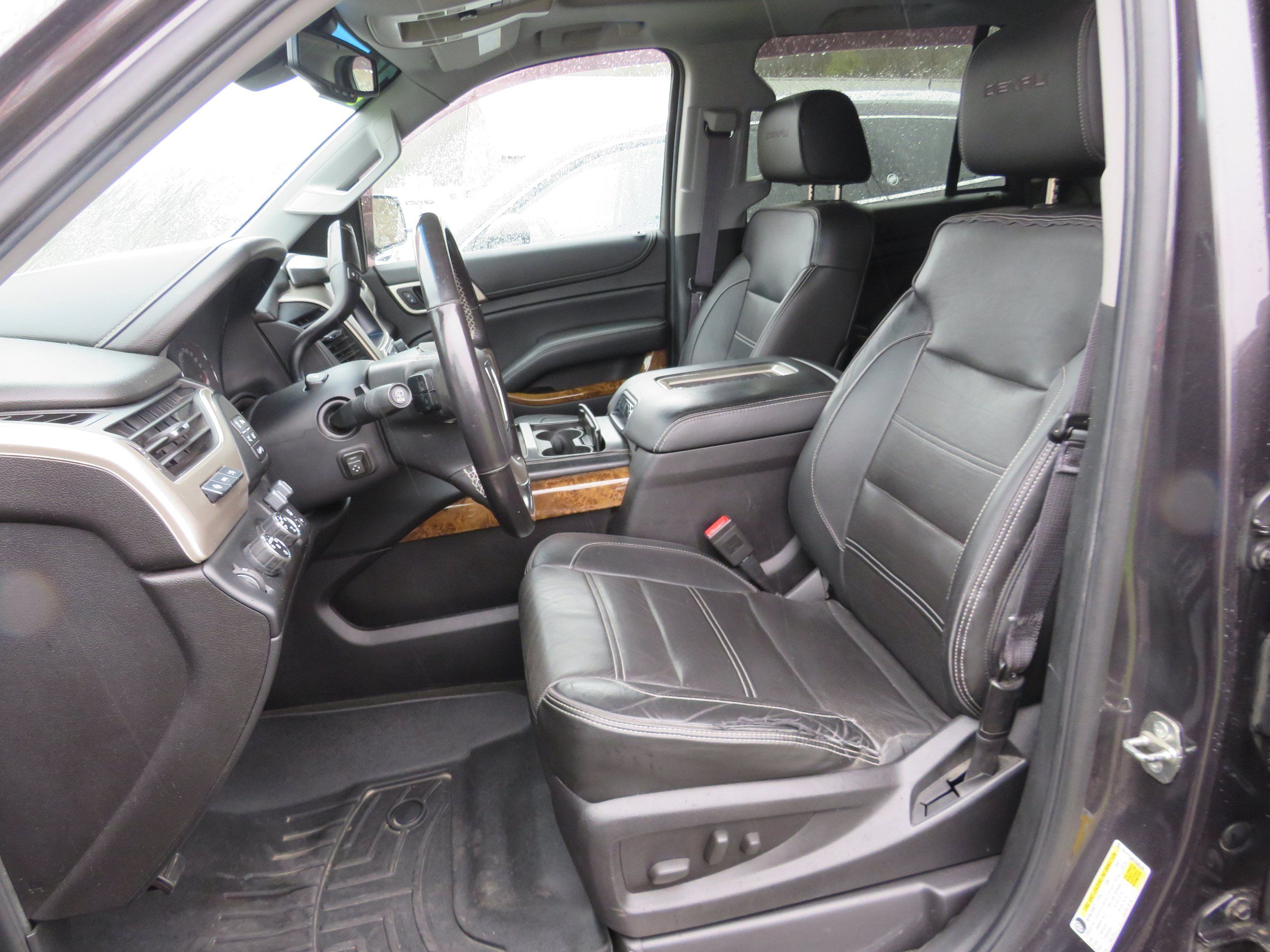 Used 2015 GMC Yukon Denali w/ Premium Package AWD/4WD image 7