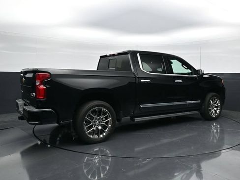 Used 2025 Chevrolet Silverado 1500 High Country AWD/4WD image 2
