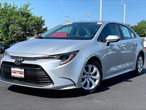 Used 2025 Toyota Corolla LE FWD image 1