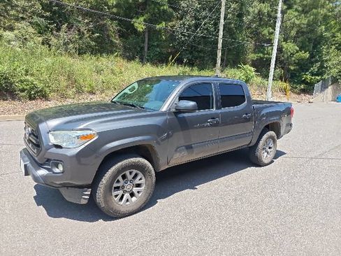 Used 2017 Toyota Tacoma SR RWD image 6