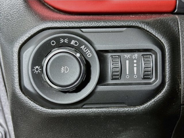Used 2022 Jeep Wrangler Unlimited Rubicon w/ LED Lighting Group AWD/4WD image 10