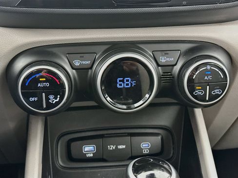 Used 2025 Hyundai Venue SEL FWD image 23