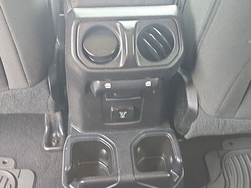 Used 2020 Jeep Wrangler Unlimited Sahara AWD/4WD image 17