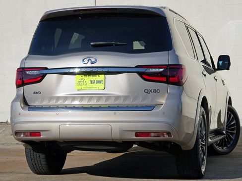 Used 2024 INFINITI QX80 Sensory AWD/4WD image 5
