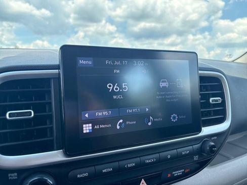 Used 2023 Hyundai Venue SEL FWD image 16