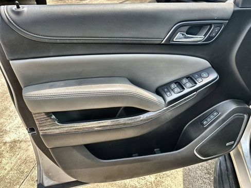 Used 2018 Chevrolet Suburban LT RWD image 21