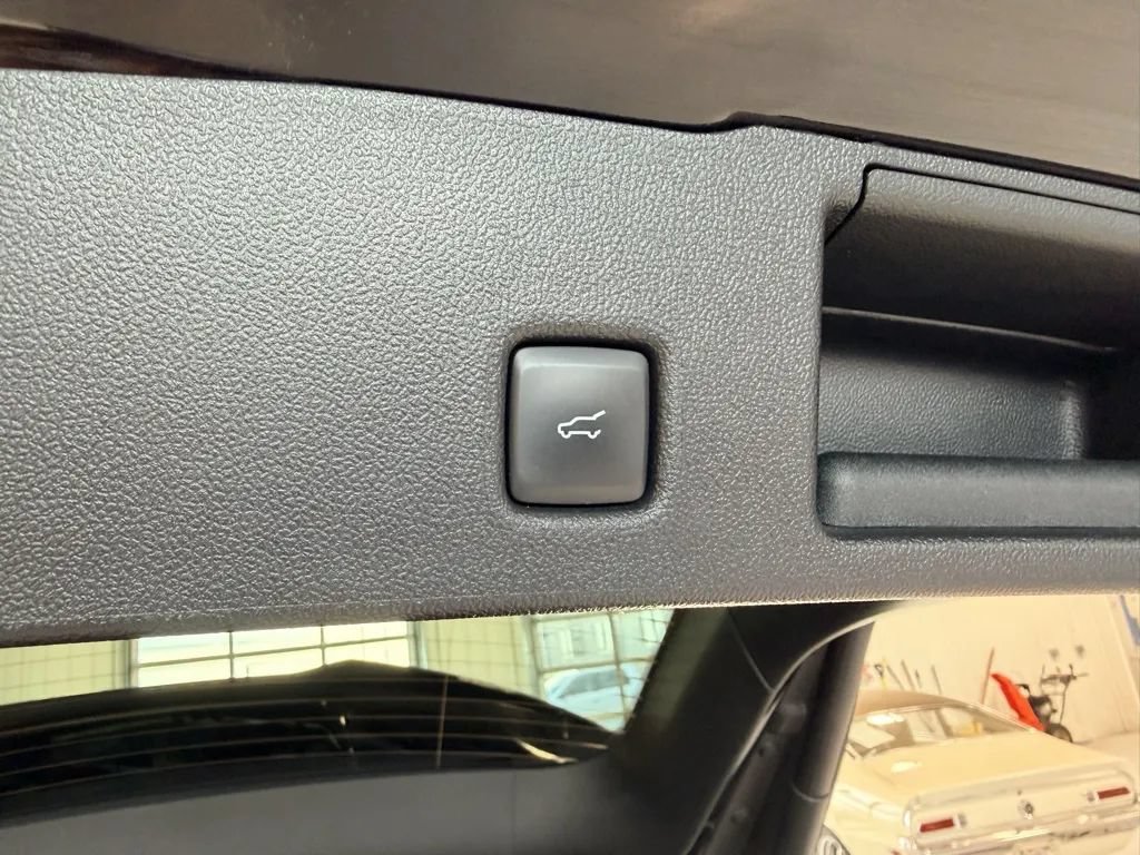 Used 2025 Ford Escape ST-Line Select AWD/4WD image 33