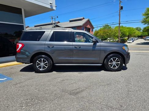 Used 2018 Ford Expedition XLT AWD/4WD image 41