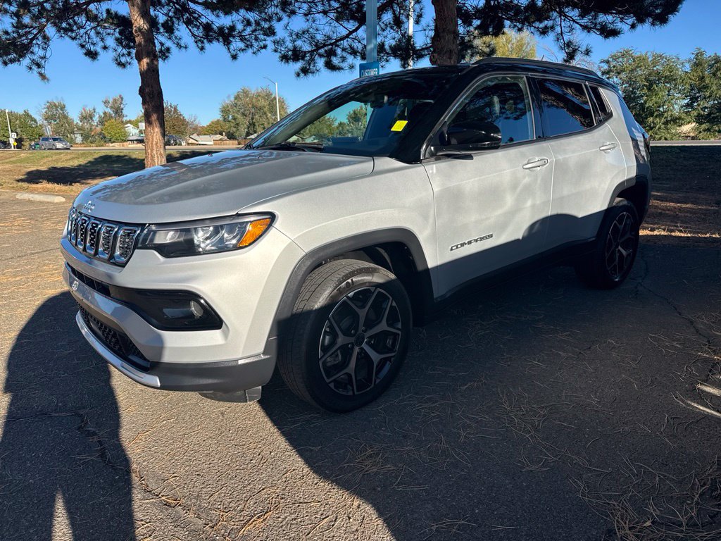 Used 2025 Jeep Compass Limited AWD/4WD image 1