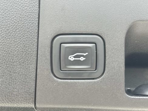 Certified 2022 Cadillac XT4 Luxury w/ Cold Weather Package FWD image 10
