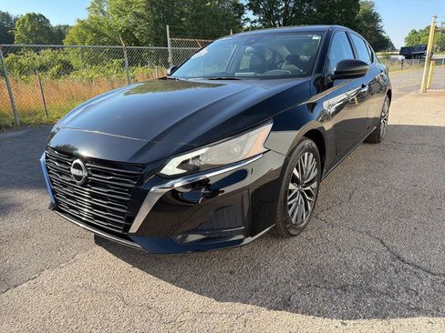 Used 2025 Nissan Altima 2.5 SV FWD image 6