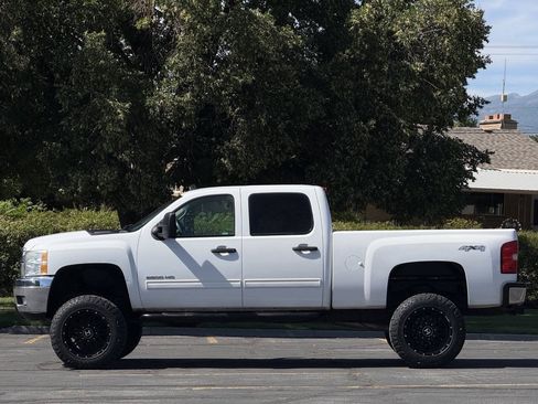 Used 2013 Chevrolet Silverado 2500 LT w/ Interior Plus Package AWD/4WD image 8